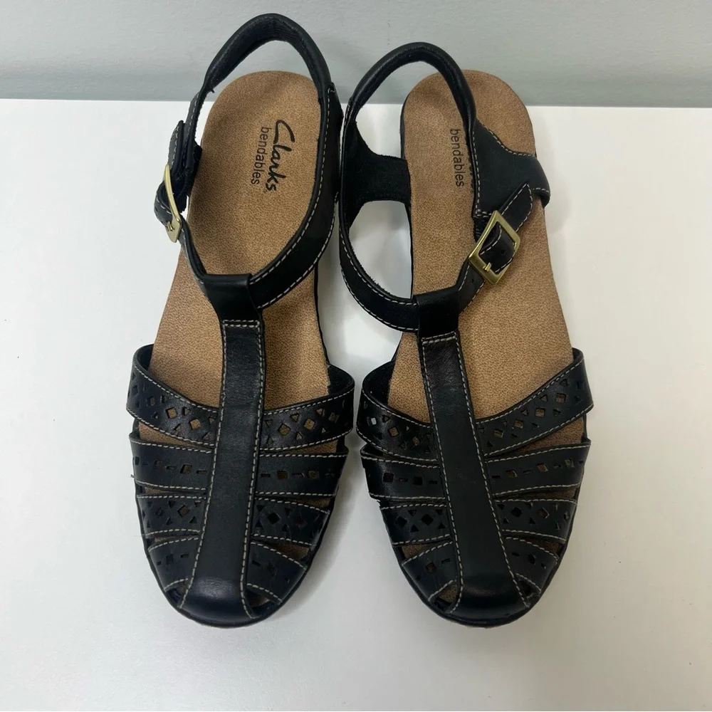 CLARKS Bendables Fisherman T-Strap Black Leather Sandals Size 6.5 Low Heel NEW - Picture 2 of 8